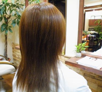 カラーとストレート、同時にしてもツヤ感たっぷり★手触りも良く上質の美しさを<br>ご提供できる特別なコースです。